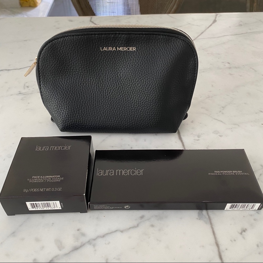 Laura Mercier Face Illuminator/ Brush/ Bag Set